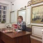 Заведующая отделом редких книг и рукописей дворца книги Людмила Юрьевна Ивашкина